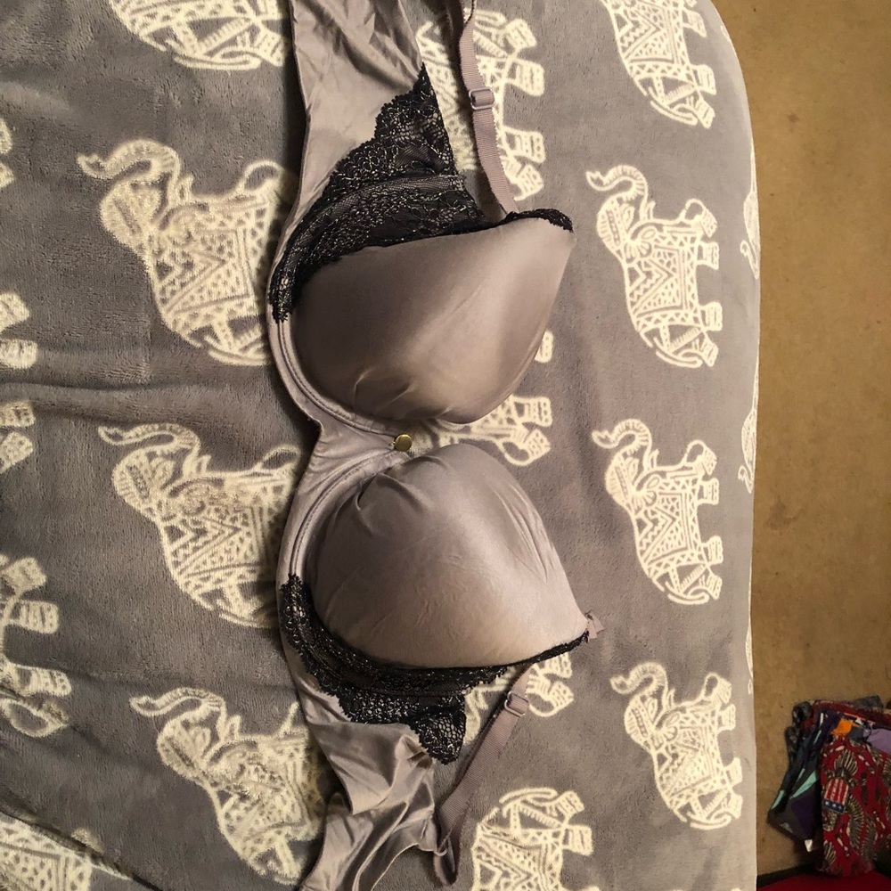 Grey VS bra